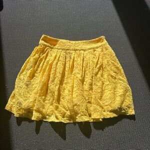 Sz XS yellow flowy lacy skirt
